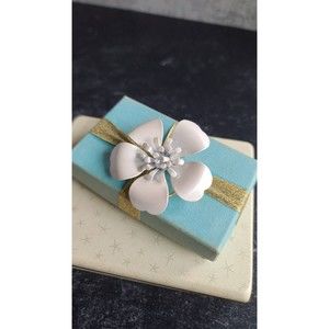 Vintage White Floral Jeri-Lou Scarf Clip